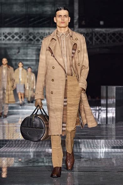 ultima sfilata burberry lgtb vogue|burberry runway fashion.